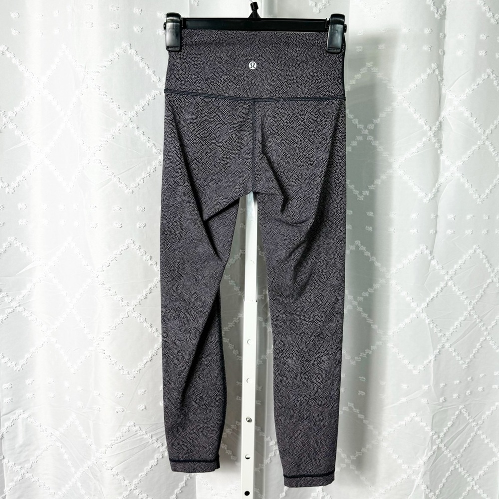 🤖 57. LULULEMON size 4 spotted leggings black and grayish lavender - Picture 2 of 7